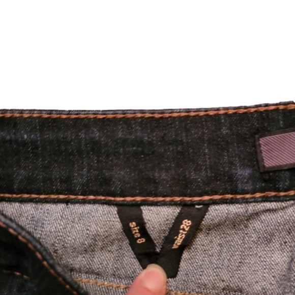 nine WEST jeans. Size 8/Inseam 21 inches. Buttons on side. EXCELLENT CONDITION! - Picture 5 of 6